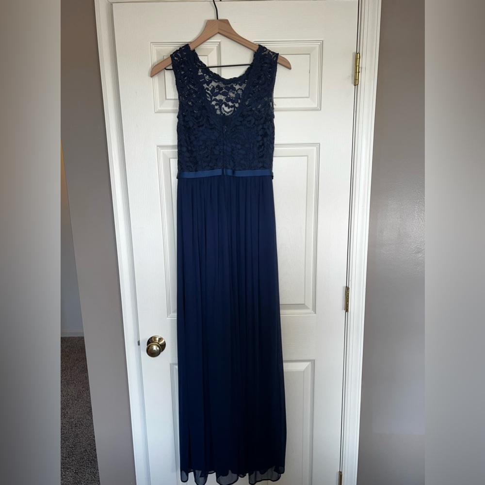 David’s Bridal lace bridesmaid dress w/ long mesh skirt in Marine size 4 F19328
